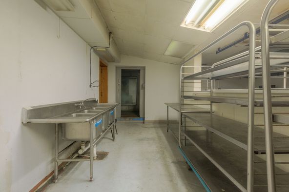 Restaurant With High Visibility: 1330 N Woodland Blvd, Deland, FL 32720